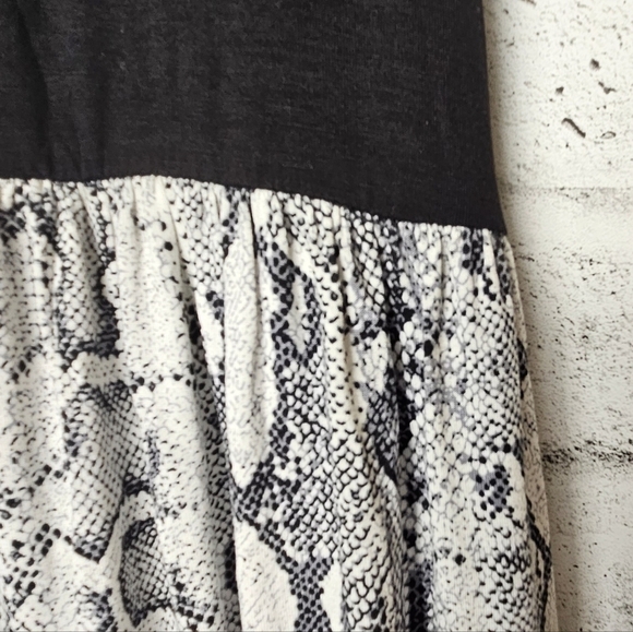 PCEAIIH Women's Casual Loose Fit Maxi Dresses with Pockets Snakes Print - Picture 5 of 9